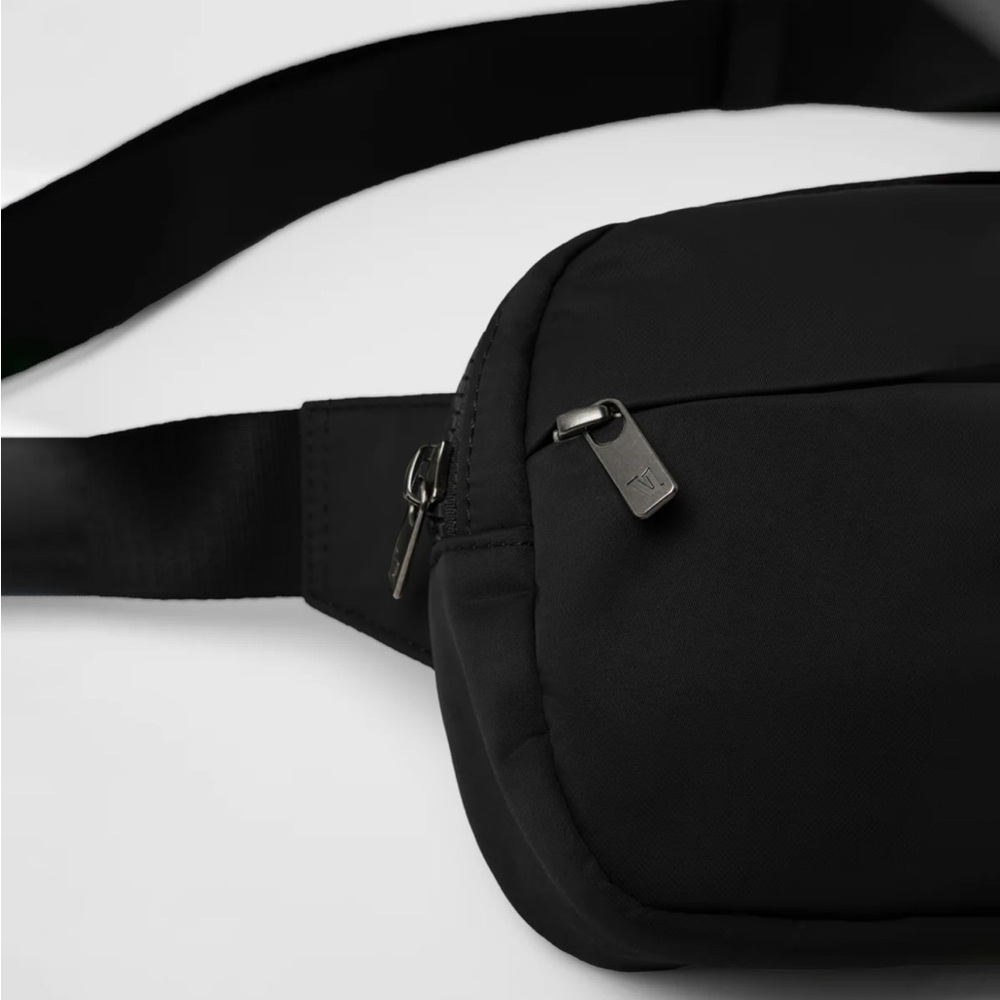 Vuori Belt Bag - All Around Hip Pack - Picture 5 of 9